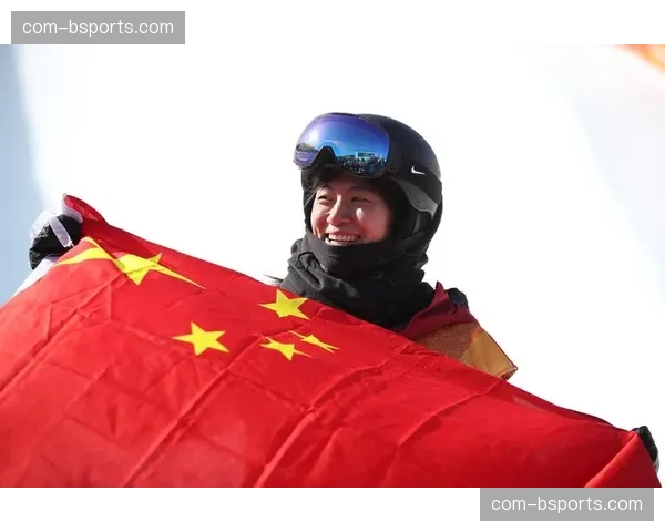 刘佳宇U池预赛头部外伤 中国单板老将带伤坚持完赛