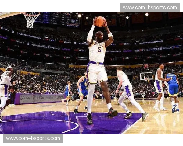 湖人近三连败期间防守效率跌至118.3 艾顿护框定位引内部讨论