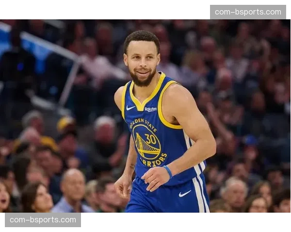 库里恢复训练进展顺利但复出时间未定 勇士季后赛前景依赖其膝盖反应评估 库里恢复训练进展顺利但复出时间未定 勇士季后赛前景依赖其膝盖反应评估